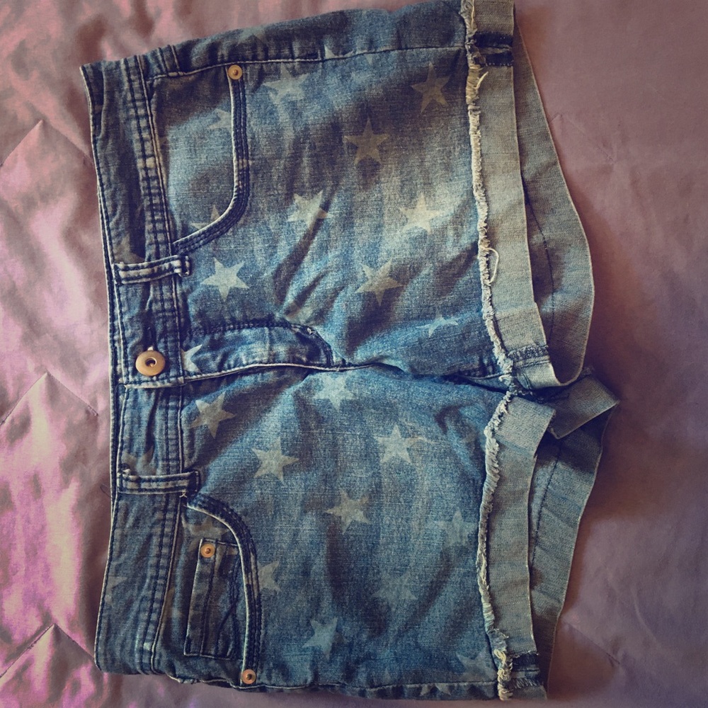 Star print shorts!